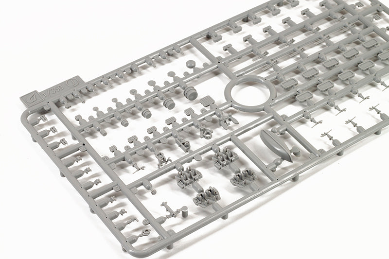 Very Fire 1/350 USS Des Moines Standard Kit / Deluxe kit (VF350918 /VF350918 DX)